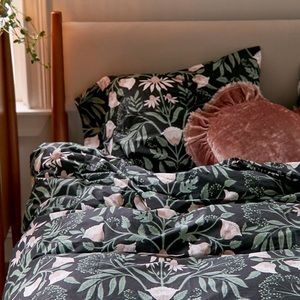 Urban Outfitters Full/Queen duvet cover and pillow cases. Gently used.